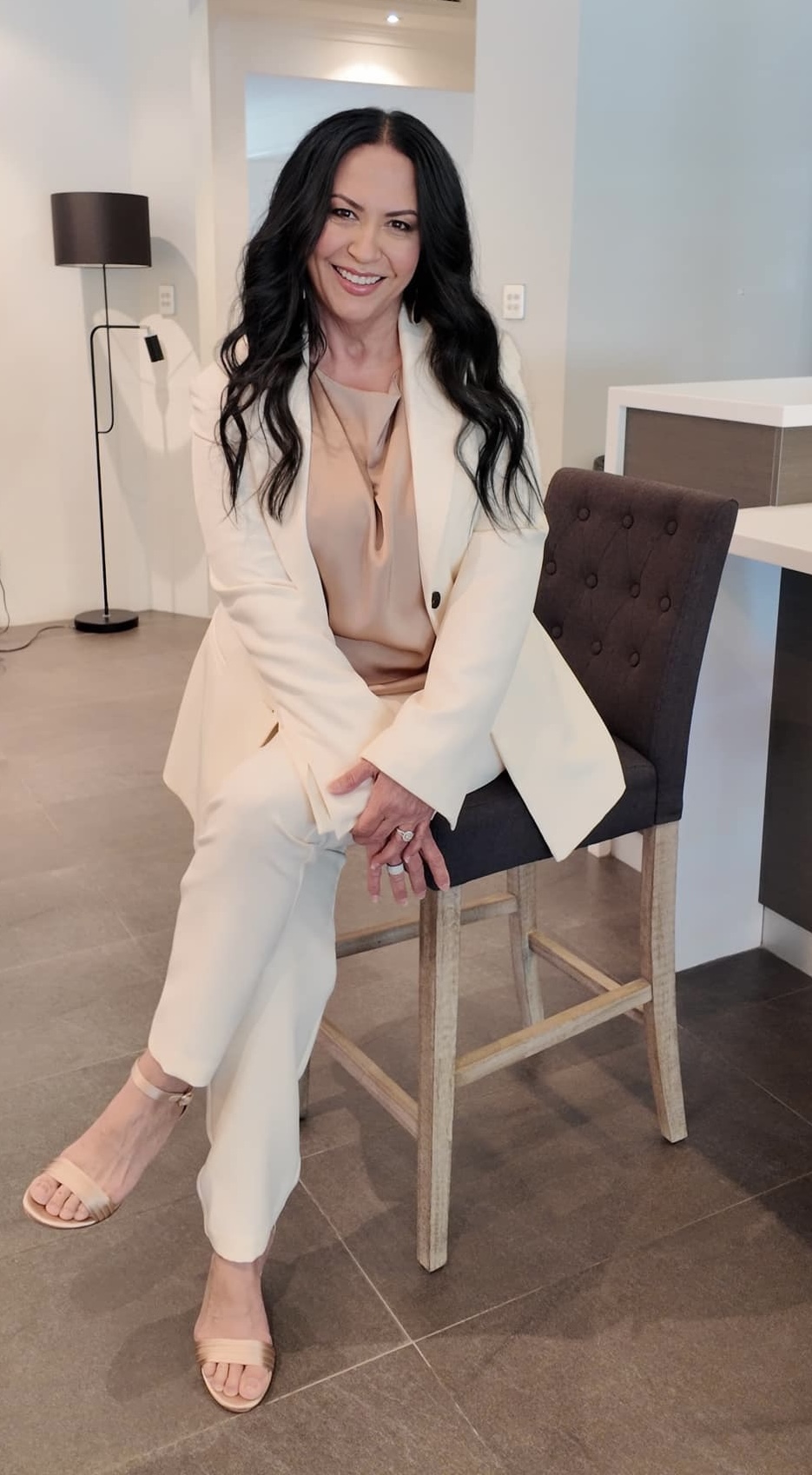 Suzana White - Real Estate Agent